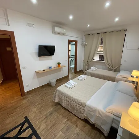 Guest house Regal Stanze Con Bagno Privato 3*